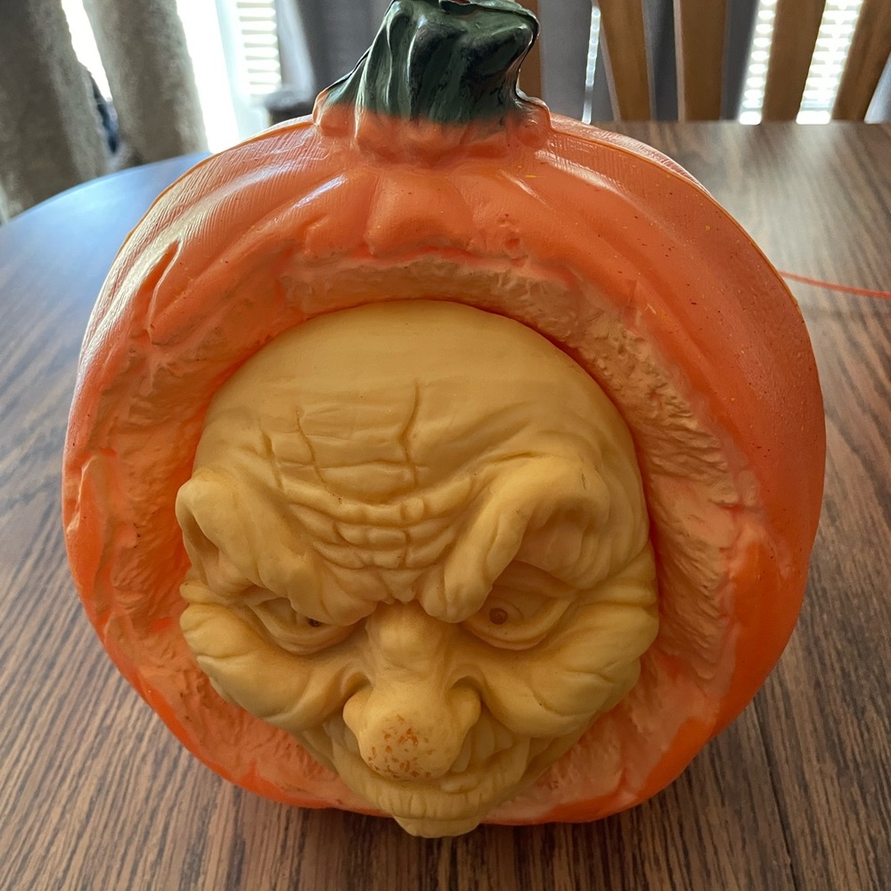 HALLOWEEN TALKING PUMPKIN HEAD